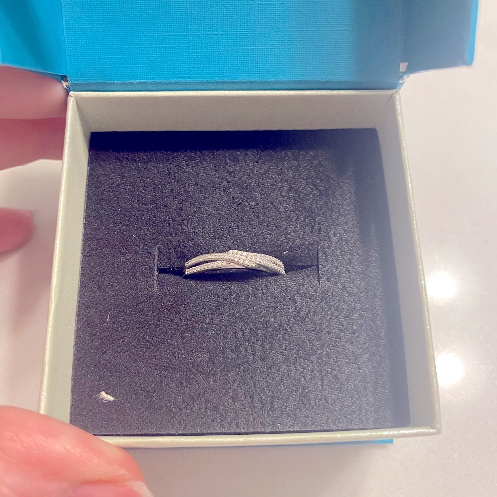 Diamond 💍 sterling silver size 6